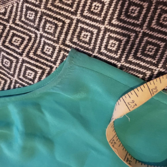 Banana Republic 100% Silk Sleeveless button up XS - Picture 8 of 15